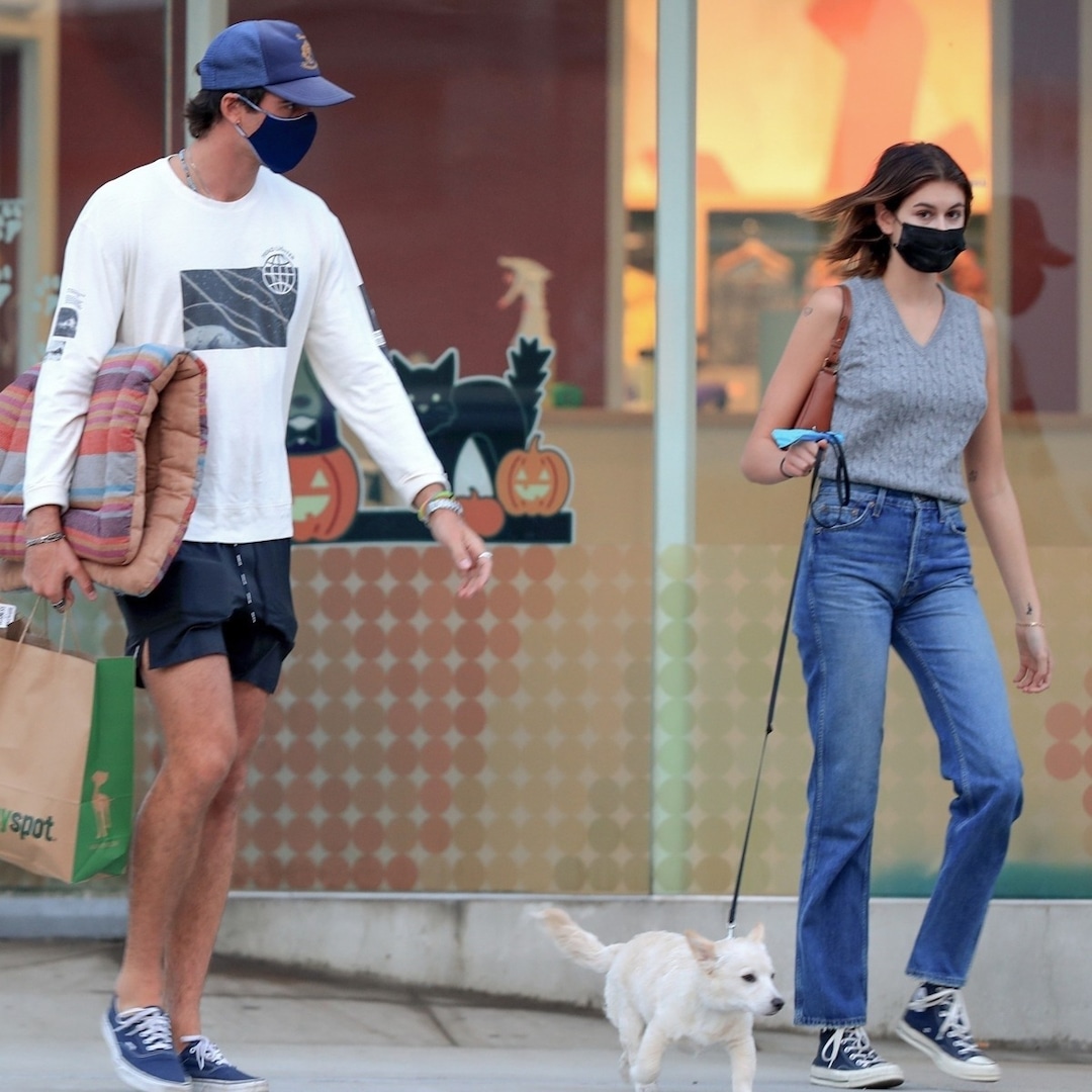 Kaia Gerber, Jacob Elordi Confirm Their Relationship With a Kiss Kaia Gerber, Jacob Elordi Confirm Their Relationship With a Kiss